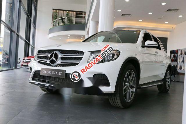 Bán Mercedes GLC 300 4Matic đời 2018, màu trắng, nhập khẩu nguyên chiếc-0