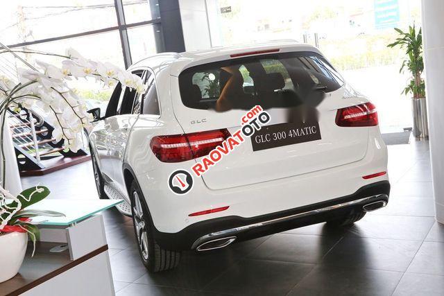 Bán Mercedes GLC 300 4Matic đời 2018, màu trắng, nhập khẩu nguyên chiếc-4