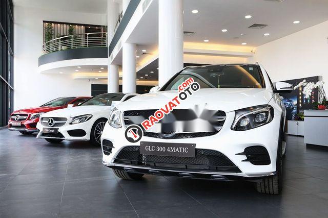 Bán Mercedes GLC 300 4Matic đời 2018, màu trắng, nhập khẩu nguyên chiếc-1