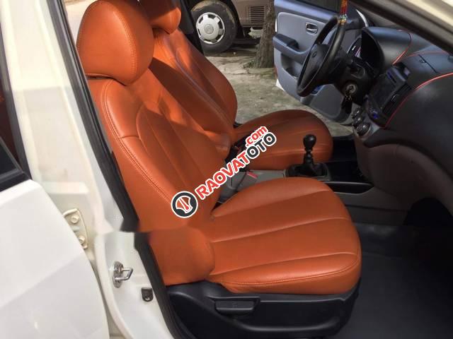 Bán xe Hyundai Avante MT 2011, màu trắng xe gia đình, -0