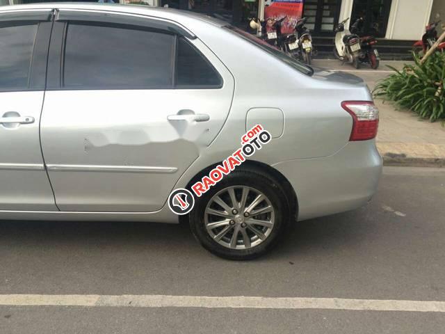 Cần bán lại xe Toyota Vios E 1.5MT năm 2013, màu bạc -2
