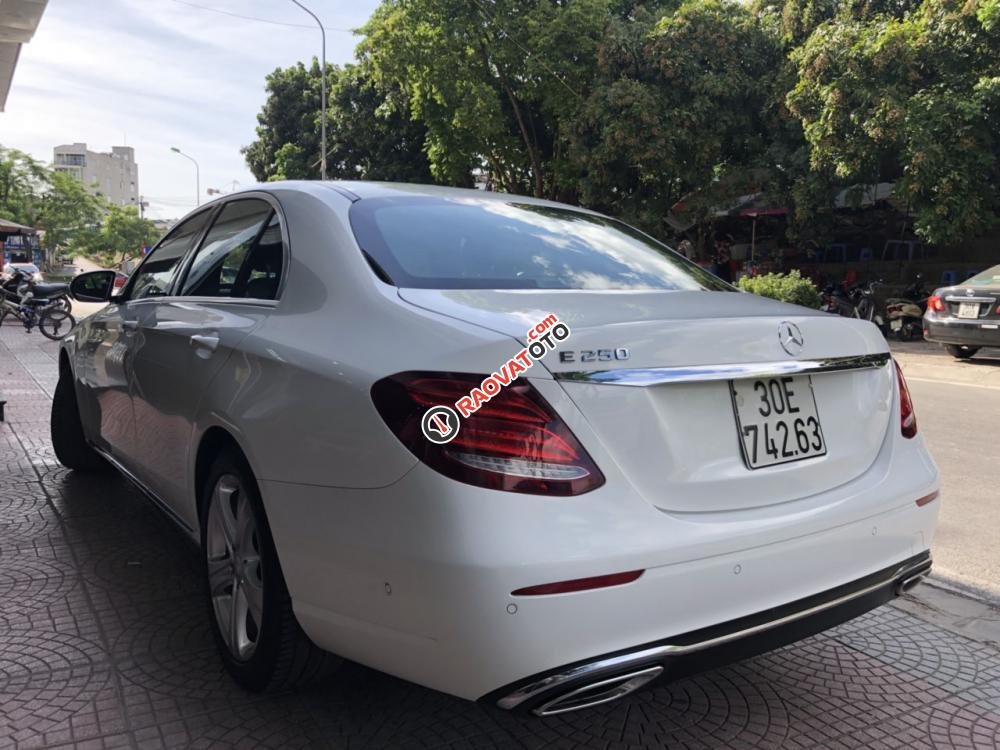 Bán Mercedes E250 AMG năm sản xuất 2016, màu trắng-9