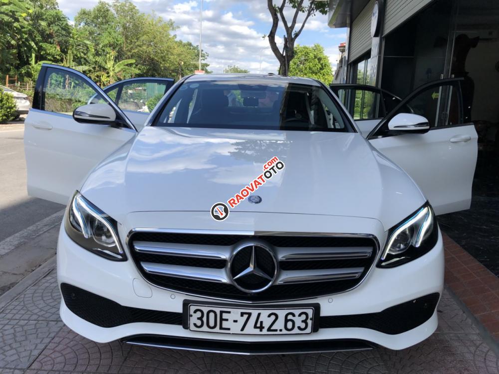 Bán Mercedes E250 AMG năm sản xuất 2016, màu trắng-0