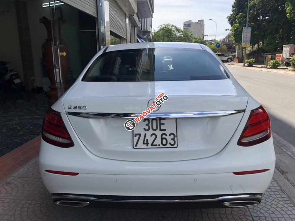 Bán Mercedes E250 AMG năm sản xuất 2016, màu trắng-1