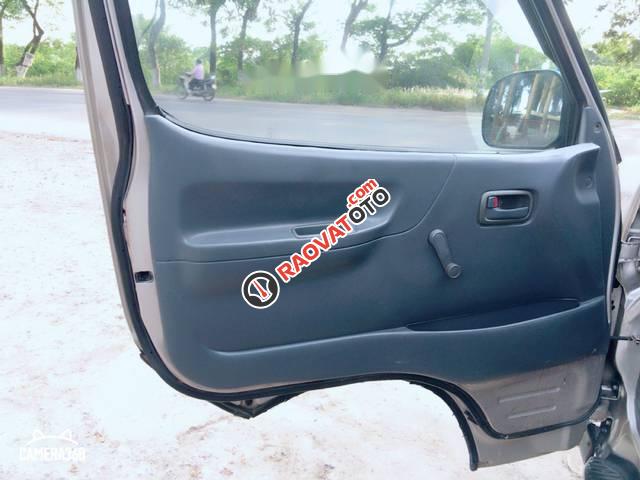 Bán Toyota Hiace MT năm sản xuất 2005, giá tốt-0