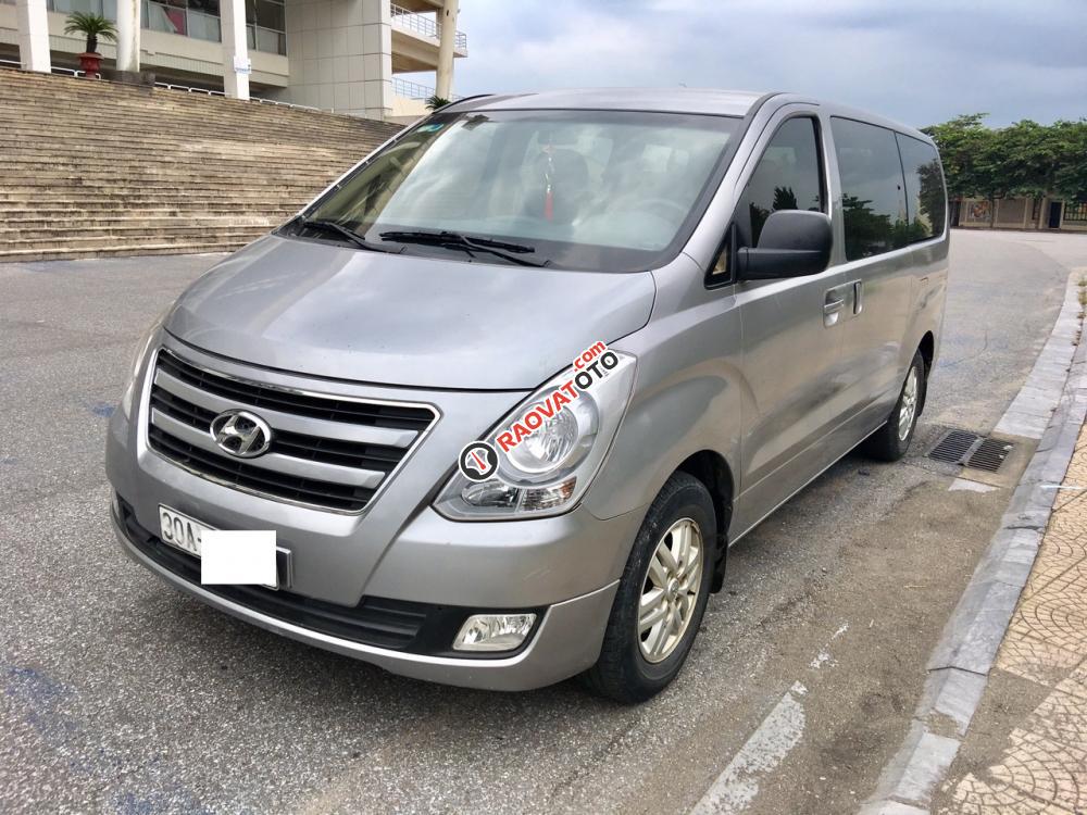 Bán Hyundai Starex 2.5MT 2016, màu bạc, nhập khẩu, biển HN, giá cực tốt-0