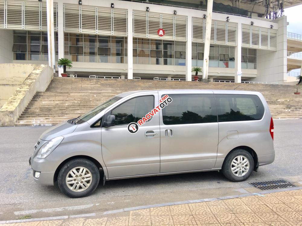 Bán Hyundai Starex 2.5MT 2016, màu bạc, nhập khẩu, biển HN, giá cực tốt-1