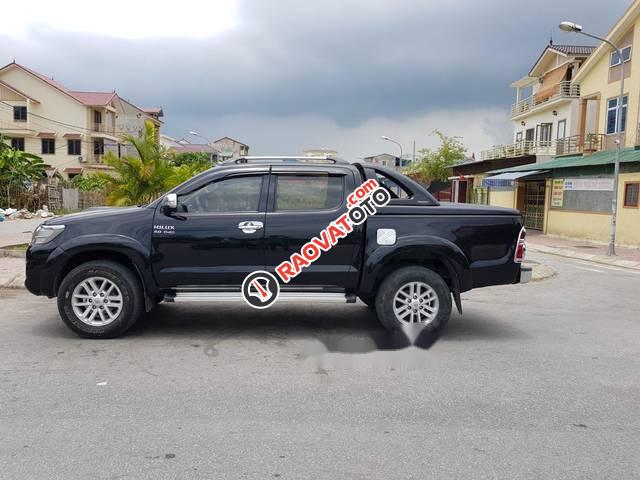 Bán xe Toyota Hilux G năm sản xuất 2012, màu đen, giá tốt-0