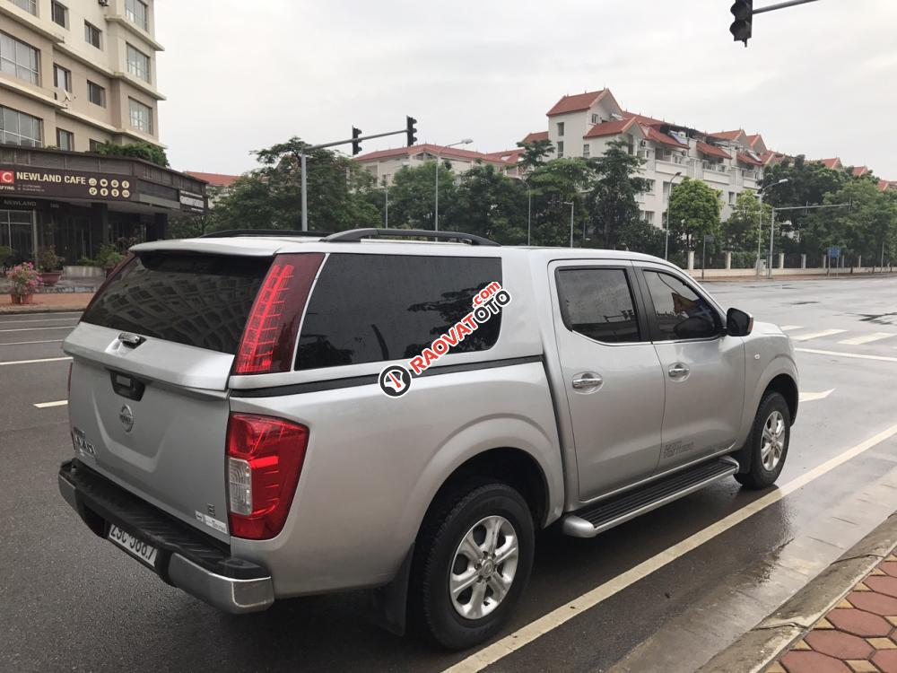 Gia đình bán Nissan Navara E, đời 2016, màu bạc, đi hơn 2 vạn KM còn bảo hành hãng-6