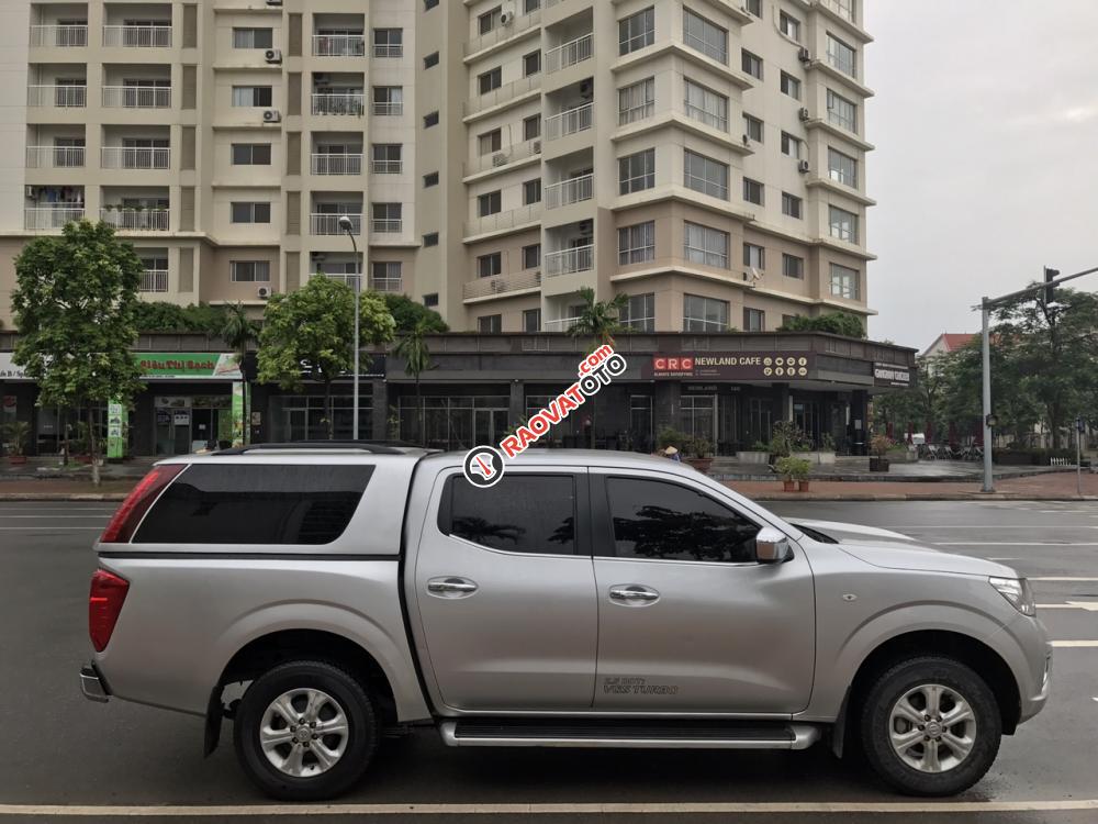 Gia đình bán Nissan Navara E, đời 2016, màu bạc, đi hơn 2 vạn KM còn bảo hành hãng-1