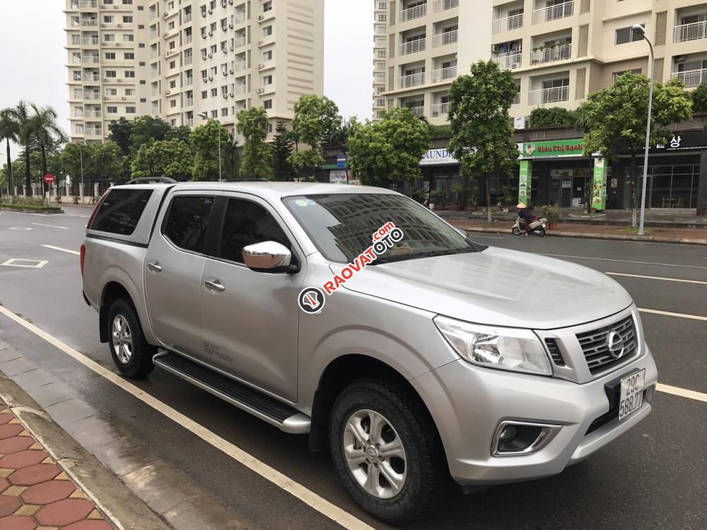 Gia đình bán Nissan Navara E, đời 2016, màu bạc, đi hơn 2 vạn KM còn bảo hành hãng-5