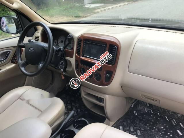 Cần bán gấp Ford Escape 3.0 đời 2005, màu đen, 240 triệu-1