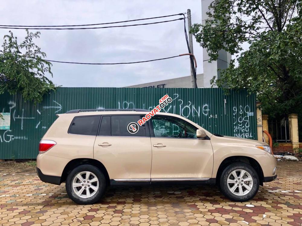 Bán xe Toyota Highlander năm 2011 màu vàng cát, 1 tỷ 179 triệu, xe nhập khẩu-2