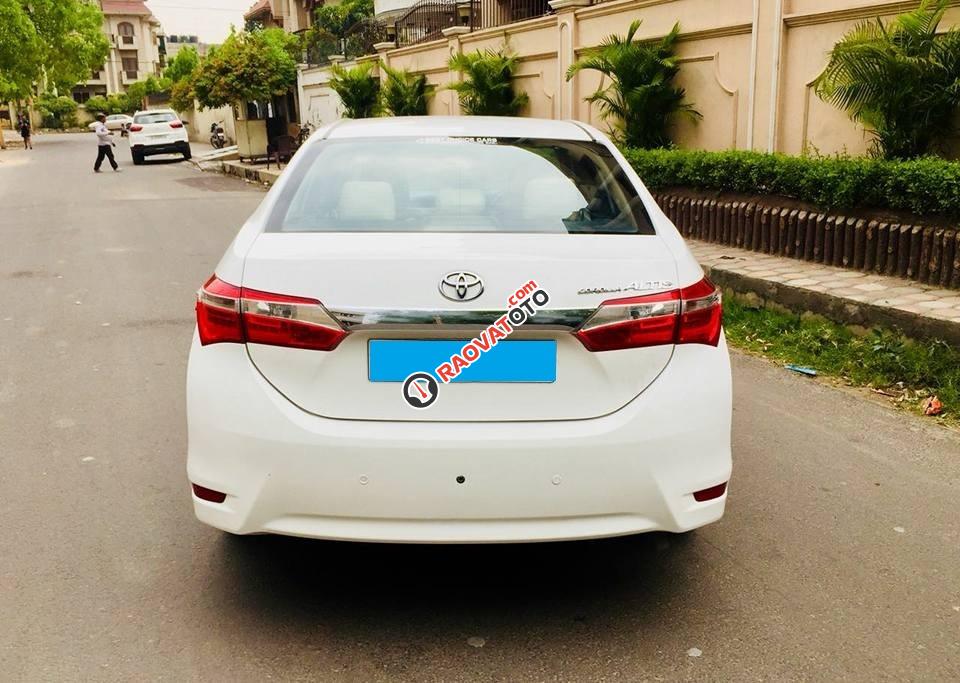 Cần bán xe Toyota Altis 2015 số sàn, màu trắng-2