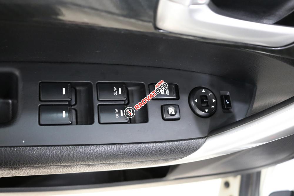 Bán xe Kia Sorento 2.4AT năm sản xuất 2013, màu bạc-6