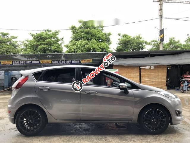 Cần bán lại xe Ford Fiesta 1.0 năm sản xuất 2015, màu xám, giá tốt-0