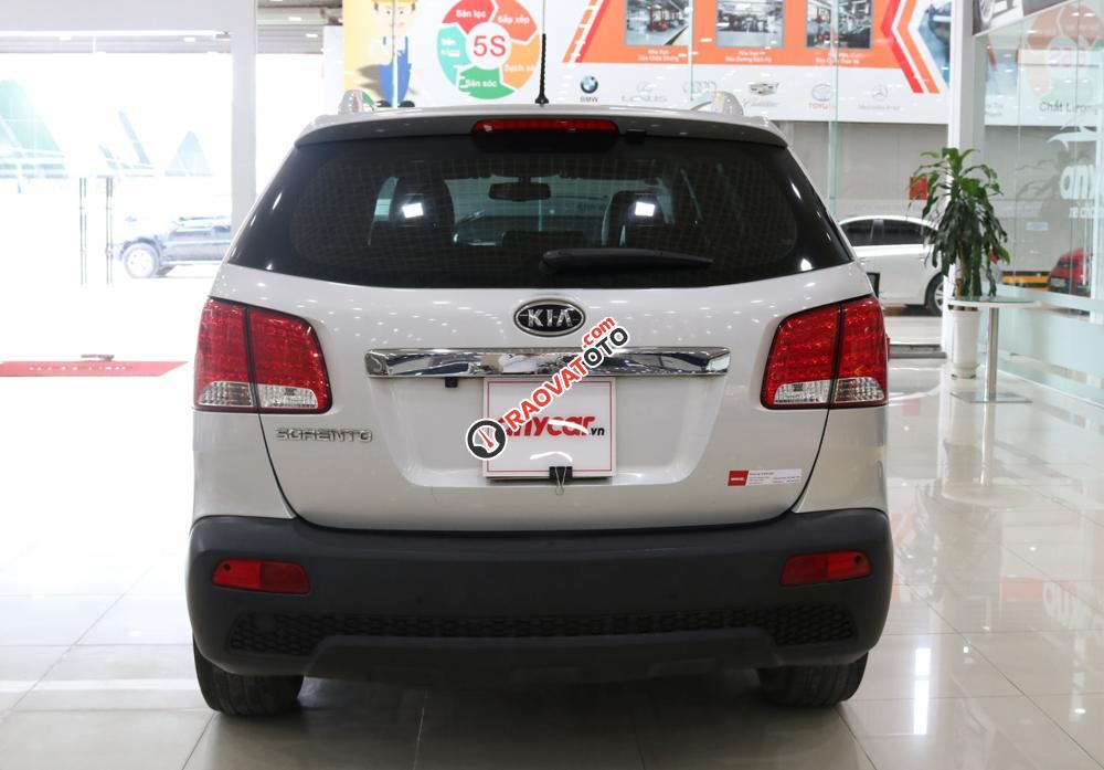 Bán xe Kia Sorento 2.4AT năm sản xuất 2013, màu bạc-2