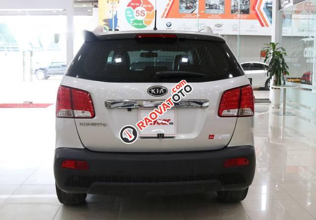 Cần bán gấp Kia Sorento 2.4AT sản xuất năm 2013, màu bạc  -2