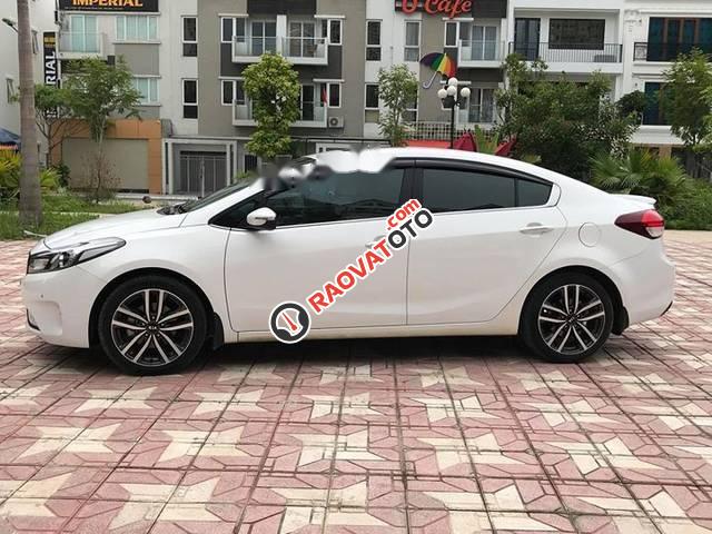 Cần bán xe Kia Cerato 1.6 sản xuất năm 2016, màu trắng-0