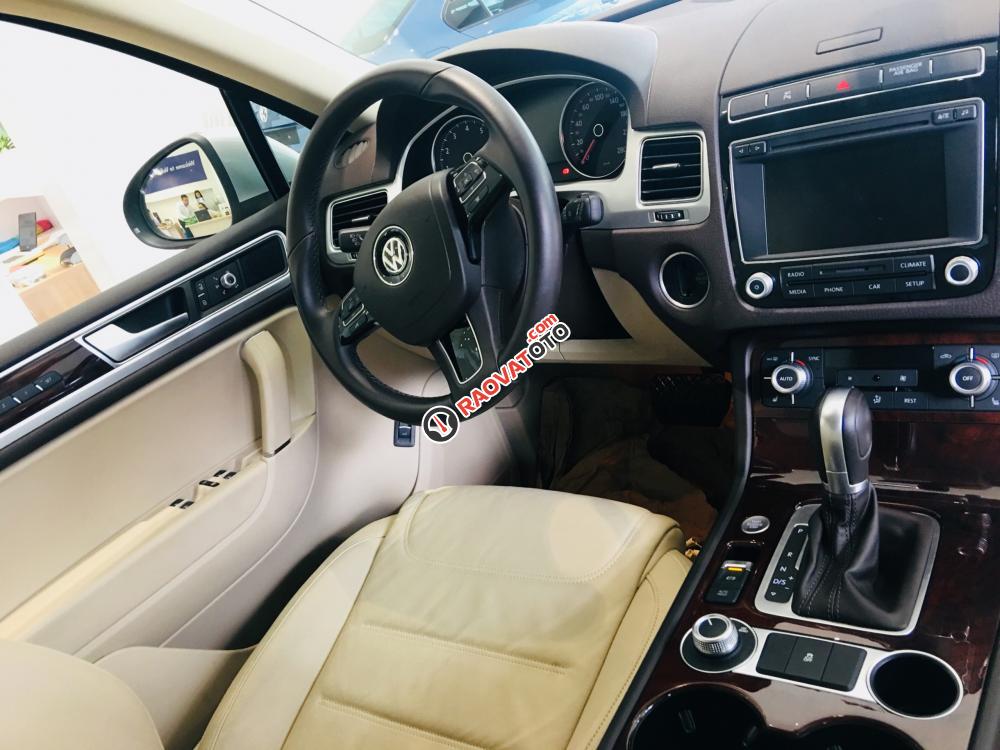 Bán Volkswagen Touareg màu bạc xe nhập, Giá tốt nhất thị trường hiện nay. Giảm mạnh 369 triệu, hotline: 0942050350-0
