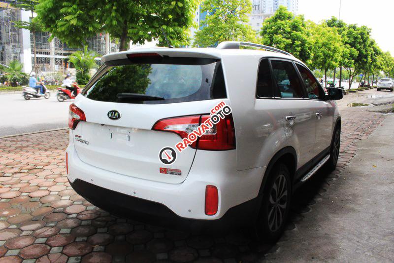 Cần bán gấp Kia Sorento 2.4GAT sản xuất 2016, màu trắng  -3