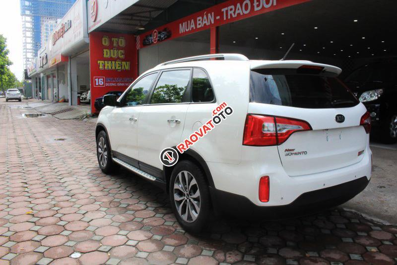 Cần bán gấp Kia Sorento 2.4GAT sản xuất 2016, màu trắng  -4