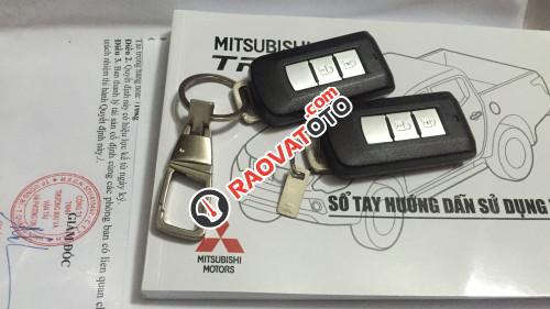 Bán Mitsubishi Triton AT đời 2017, màu đỏ-3