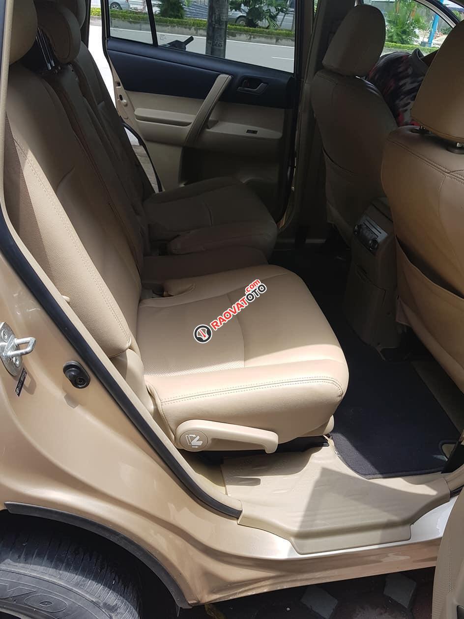 Cần bán gấp Toyota Highlander năm 2011 màu vàng, 1 tỷ 180 triệu, nhập khẩu nguyên chiếc Mỹ, siêu đẹp-0
