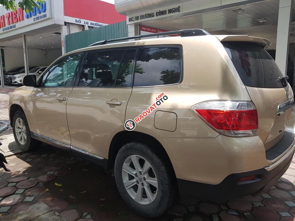 Cần bán gấp Toyota Highlander năm 2011 màu vàng, 1 tỷ 180 triệu, nhập khẩu nguyên chiếc Mỹ, siêu đẹp-6