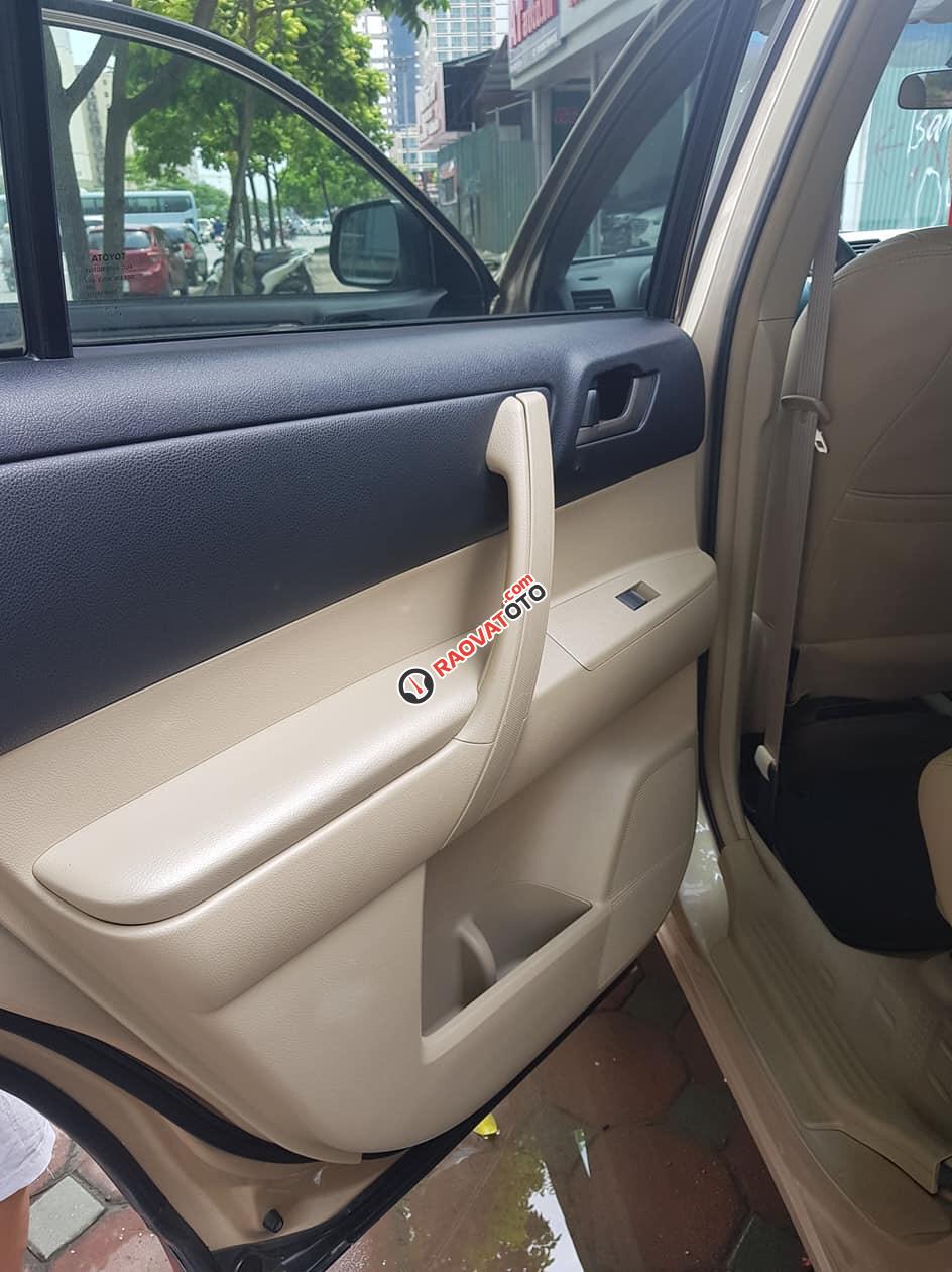 Cần bán gấp Toyota Highlander năm 2011 màu vàng, 1 tỷ 180 triệu, nhập khẩu nguyên chiếc Mỹ, siêu đẹp-2