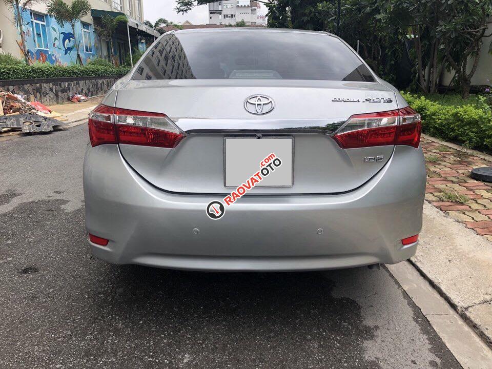 Cần bán xe Toyota Corolla Altis 2015 số sàn màu bạc-6