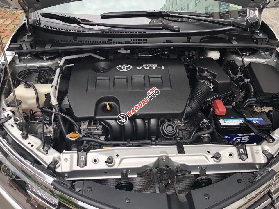 Cần bán xe Toyota Corolla Altis 2015 số sàn màu bạc-1