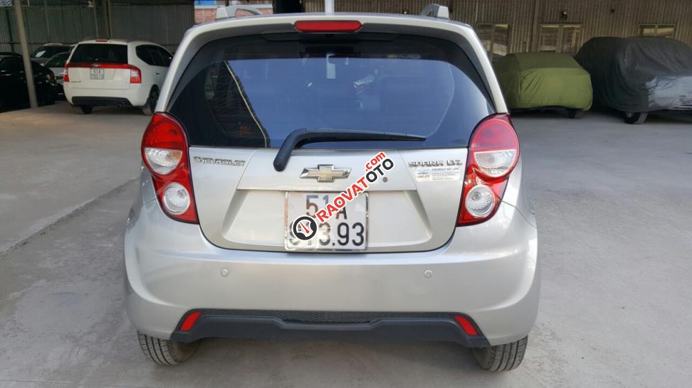 Bán Chevrolet Spark LTZ 1.0AT màu bạc, số tự động sản xuất cuối 2014, biển Sài Gòn, 1 đời chủ chạy đúng 30.000km-1