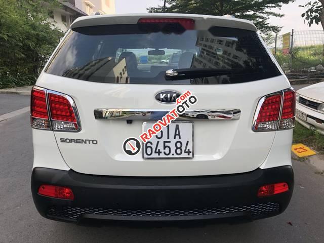 Cần bán gấp Kia Sorento đời 2013, màu trắng, giá 650tr-3