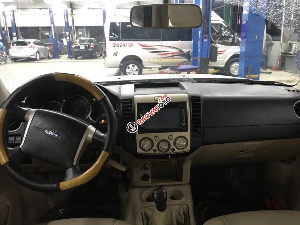 Cần bán xe Ford Everest 4x2 MT Sx 2011, màu bạc, xe gia đình sử dụng tốt-7