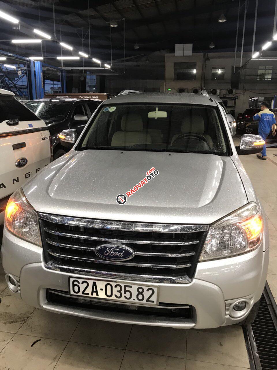 Cần bán xe Ford Everest 4x2 MT Sx 2011, màu bạc, xe gia đình sử dụng tốt-0