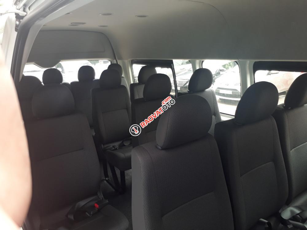Bán xe Toyota Hiace Diesel đời 2018, màu trắng và bạc, nhập khẩu giao ngay-6