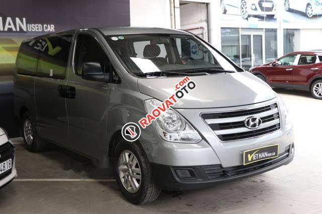 Cần bán gấp Hyundai Starex 2.5MT năm sản xuất 2016, màu bạc-1