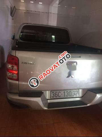 Cần bán gấp Mitsubishi Triton đời 2015, màu bạc giá cạnh tranh-1