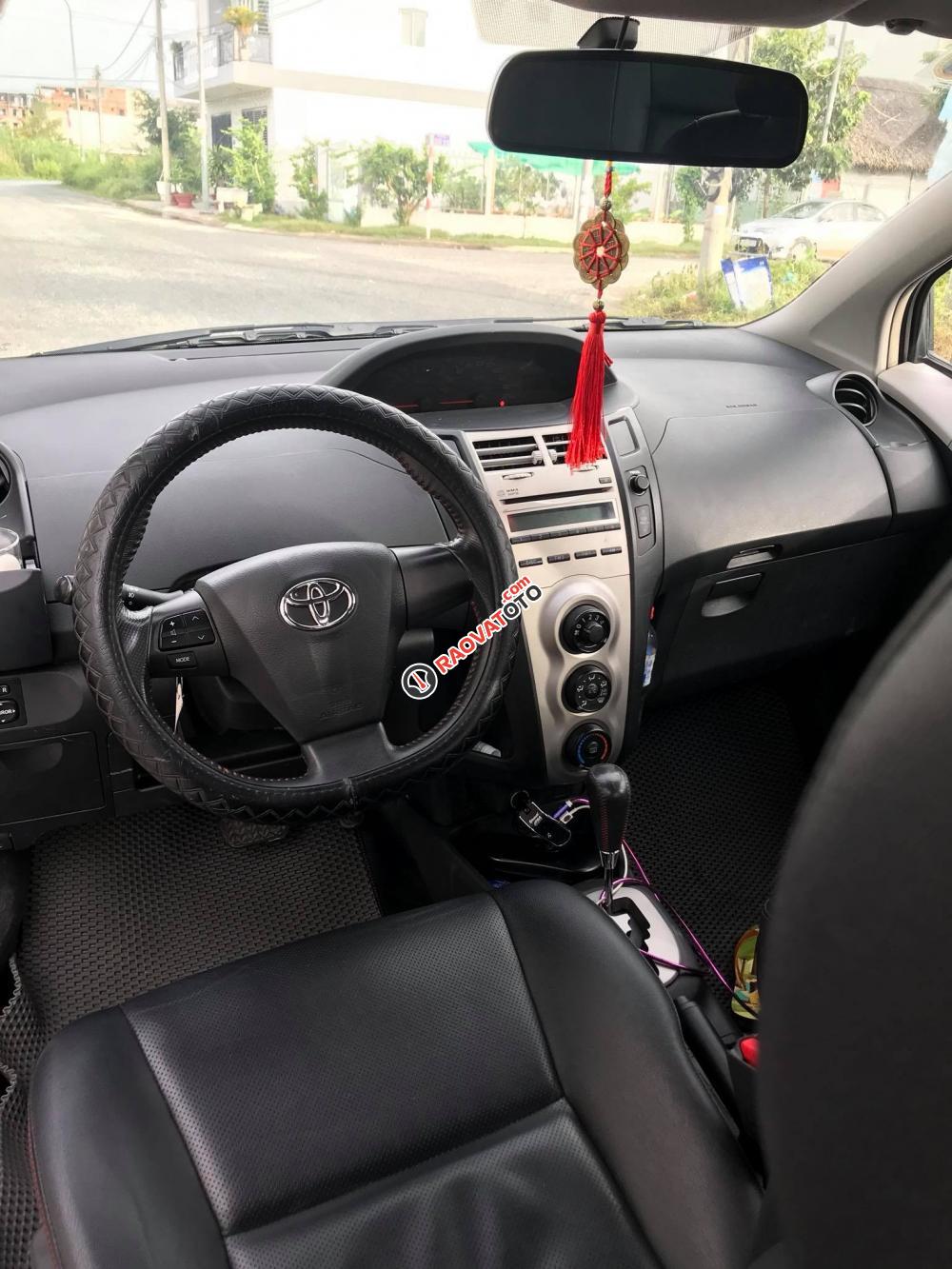 Cần bán xe Toyota Yaris RS sản xuất 2013, màu trắng, xe nhập-3