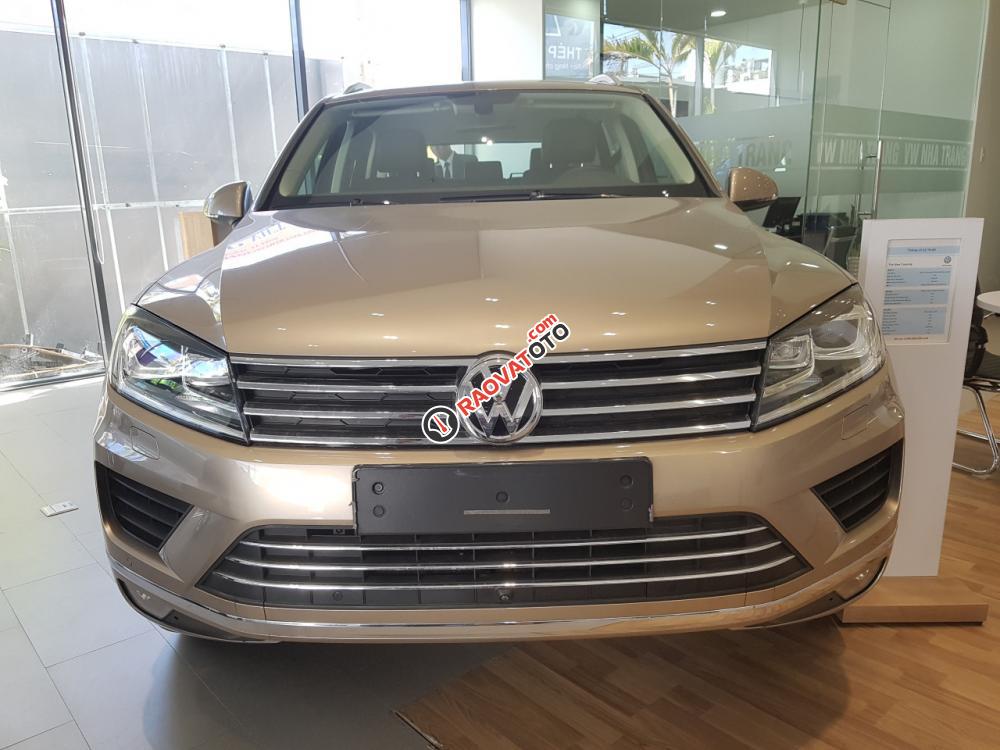 SUV đáng mua nhất năm! Volkswagen Touareg vàng cát, nhập Đức, giá tốt, ưu đãi khủng nhất VN, LH: 0901933522-0901933422-1