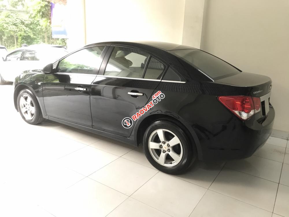 Cần bán xe Chevrolet Cruze LS 2011, màu đen, giá 340tr-2