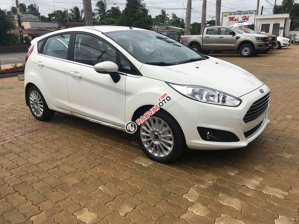 Lh ngay: 093.543.7595 để nhận khuyến mãi: BHVC, phim, camera - khi mua xe Ford Fiesta 2018-2