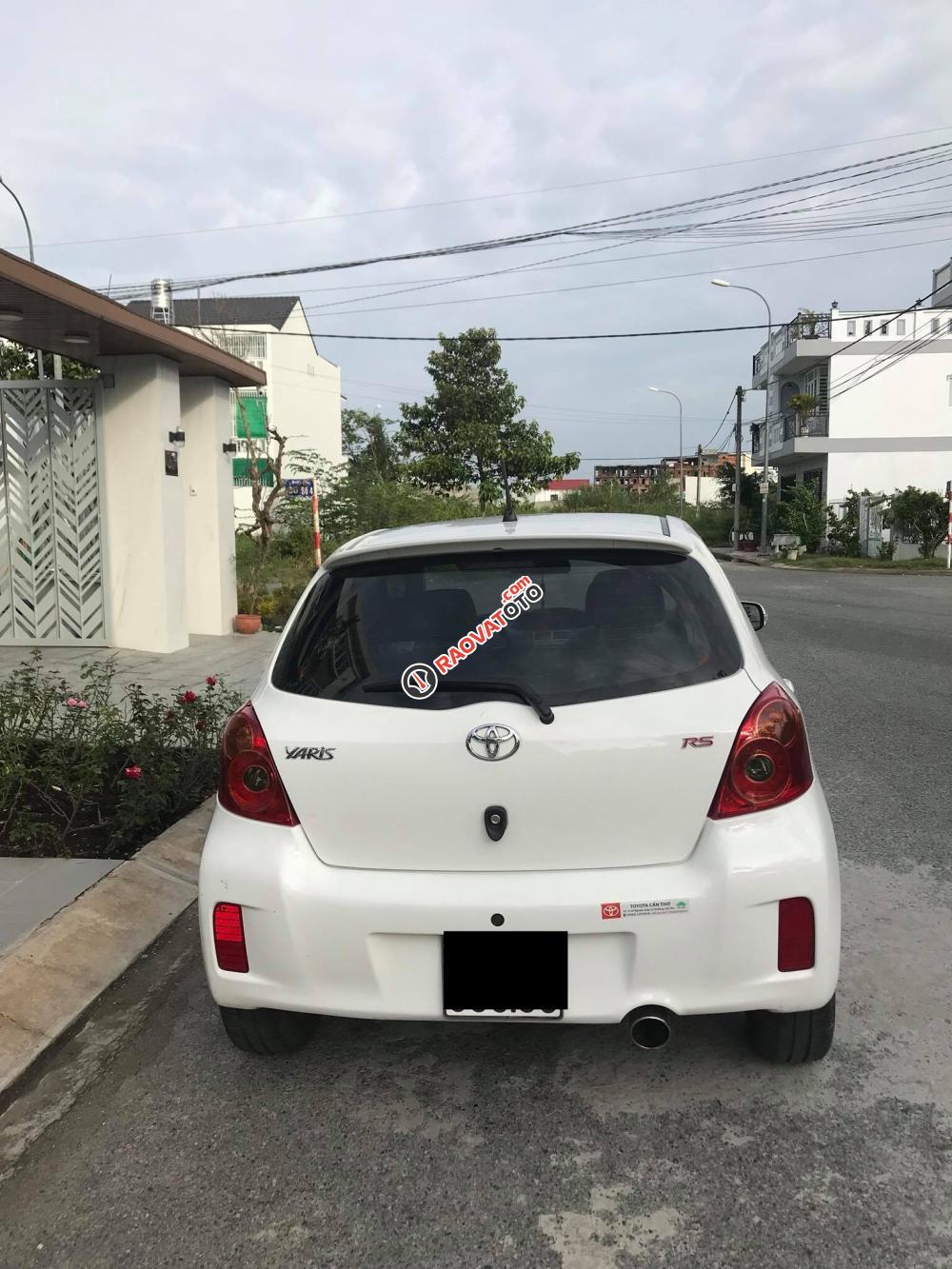 Cần bán xe Toyota Yaris RS sản xuất 2013, màu trắng, xe nhập-2