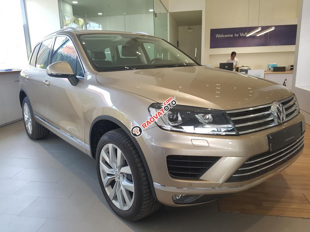 SUV đáng mua nhất năm! Volkswagen Touareg vàng cát, nhập Đức, giá tốt, ưu đãi khủng nhất VN, LH: 0901933522-0901933422-11