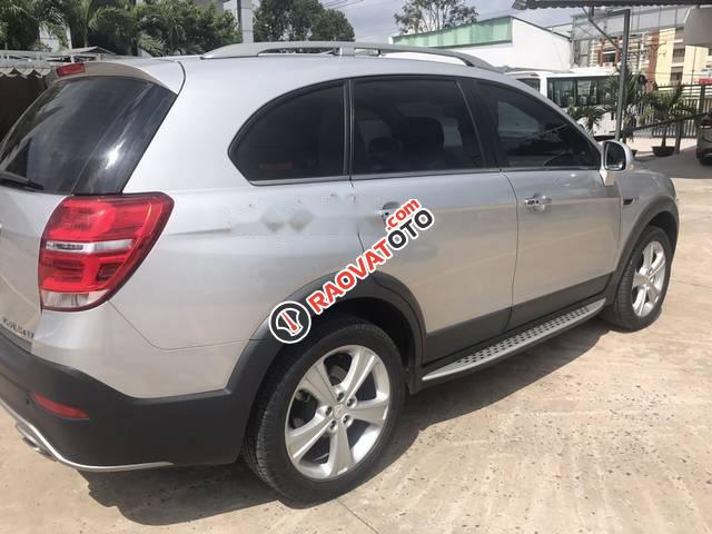 Bán Chevrolet Captiva đời 2015, màu bạc xe gia đình-4