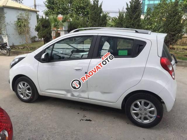 Cần bán lại xe Chevrolet Spark sản xuất năm 2015, màu trắng xe gia đình-1