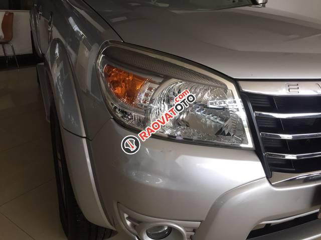 Bán Ford Everest 4x2 MT đời 2011, màu bạc, 575 triệu-1