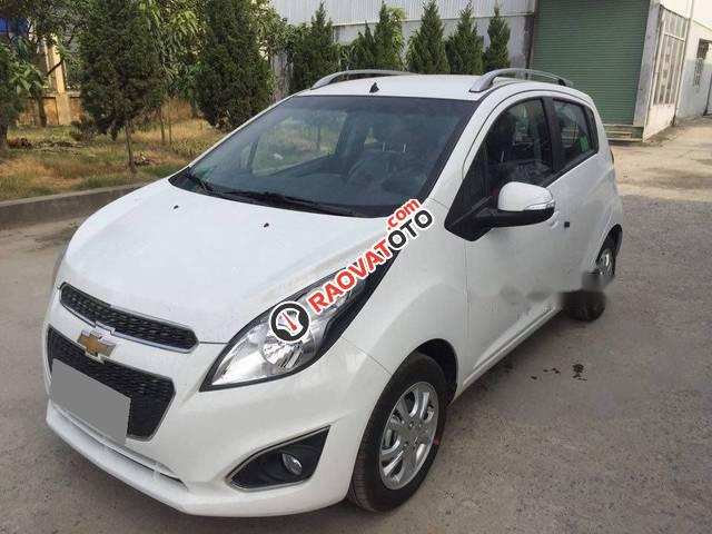 Cần bán lại xe Chevrolet Spark sản xuất năm 2015, màu trắng xe gia đình-0
