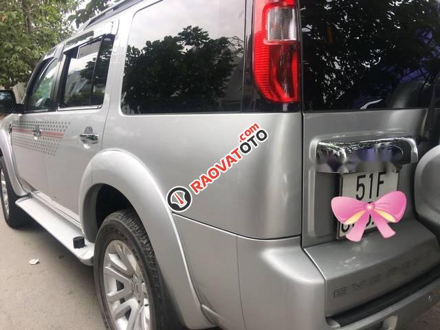 Bán ô tô Ford Everest 4x2 MT 2015, màu bạc, giá chỉ 709 triệu-0